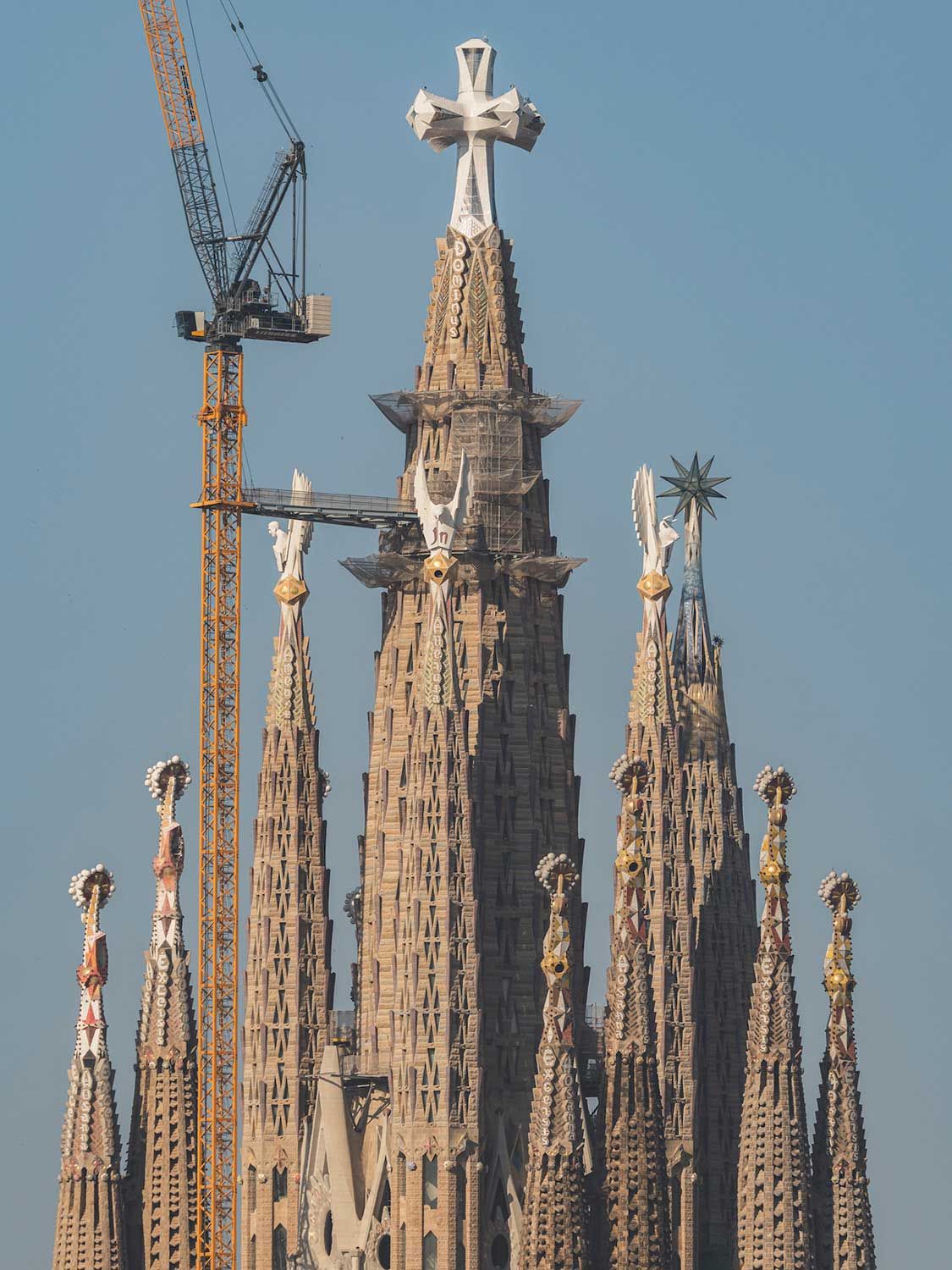 The recent installation of a four-arm cross on the central lantern tower of the Sagrada Família completed the construction of the arboriform basilica © Pep Daude