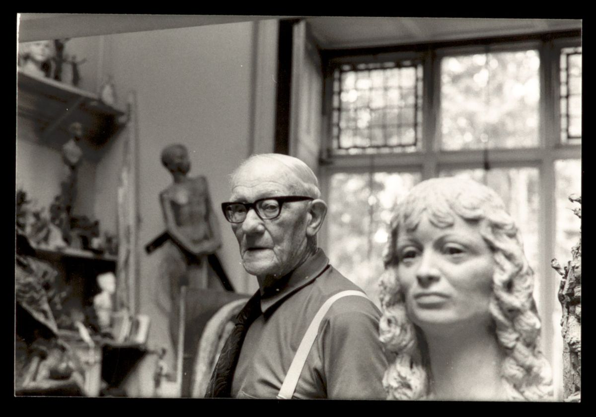 Kormis is noted for his talent in memorialising prisoners of war
Fred Kormis in his studio c. 1980s, Wiener Holocaust Library Collections