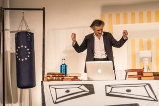 Lévy performing Looking for Europe (2019) © nathaliegayda