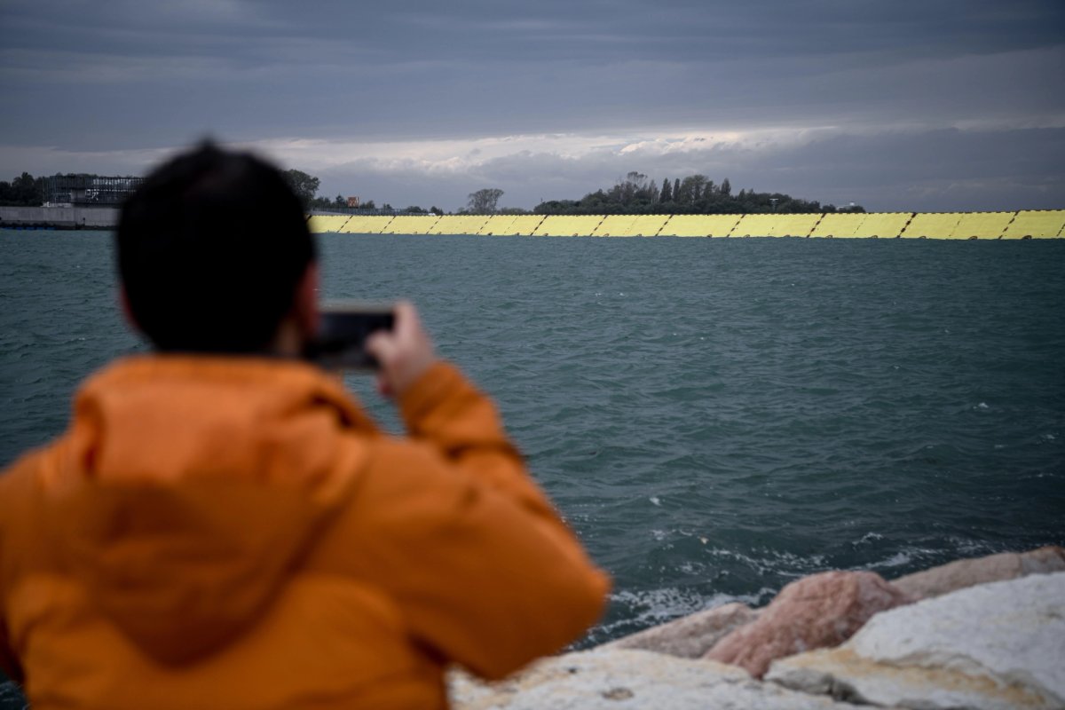 The mobile barriers can defend Venice from flooding events of up to 3m, but from sea-level rise of only 60cm Image: © Piero Cruciatti/Alamy Live News