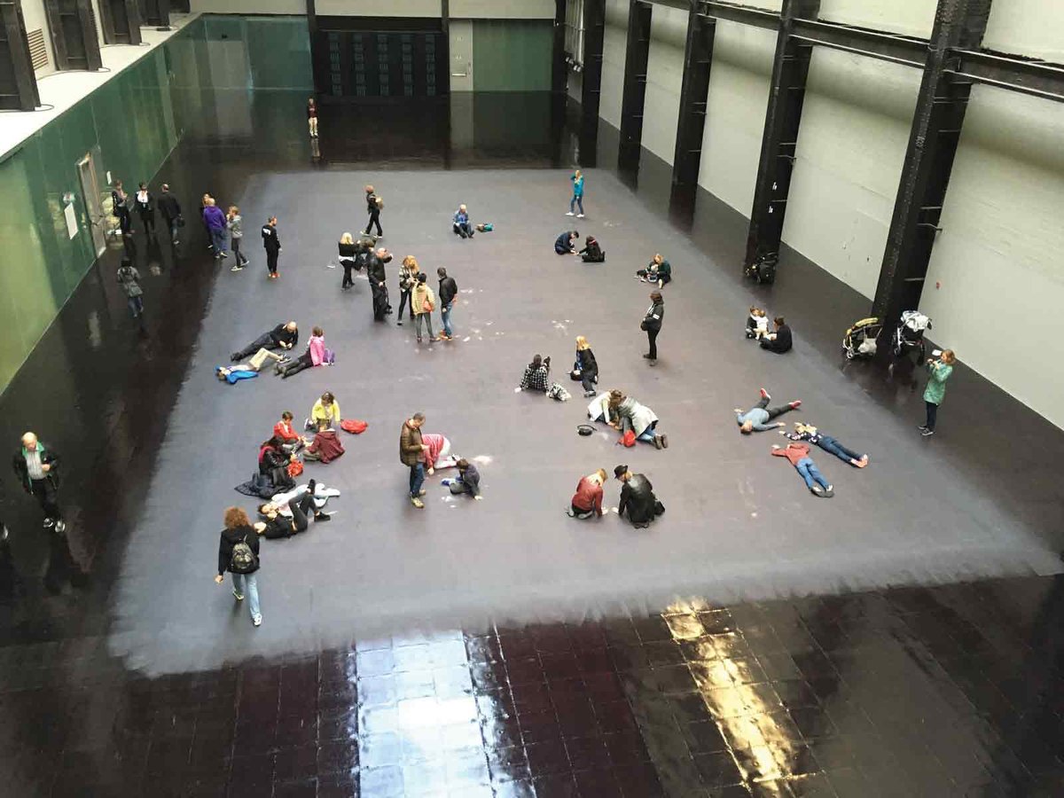 The paint on the Turbine Hall’s floor changes colour with body heat José da Silva