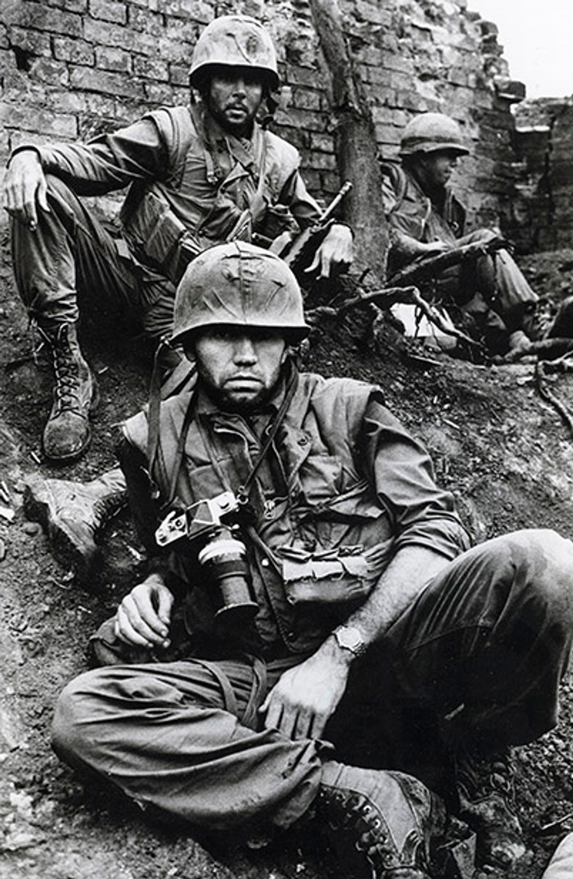 Don McCullin in Hue, Vietnam, during the Tet Offensive in 1968 © Nik Wheeler