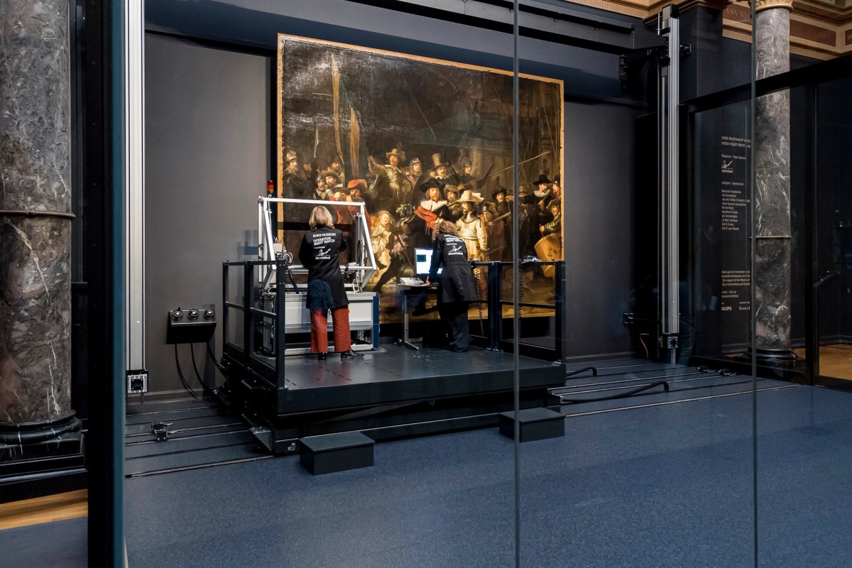 Conservation team at the Rijksmuseum working on The Night Watch
courtesy Rijksmuseum