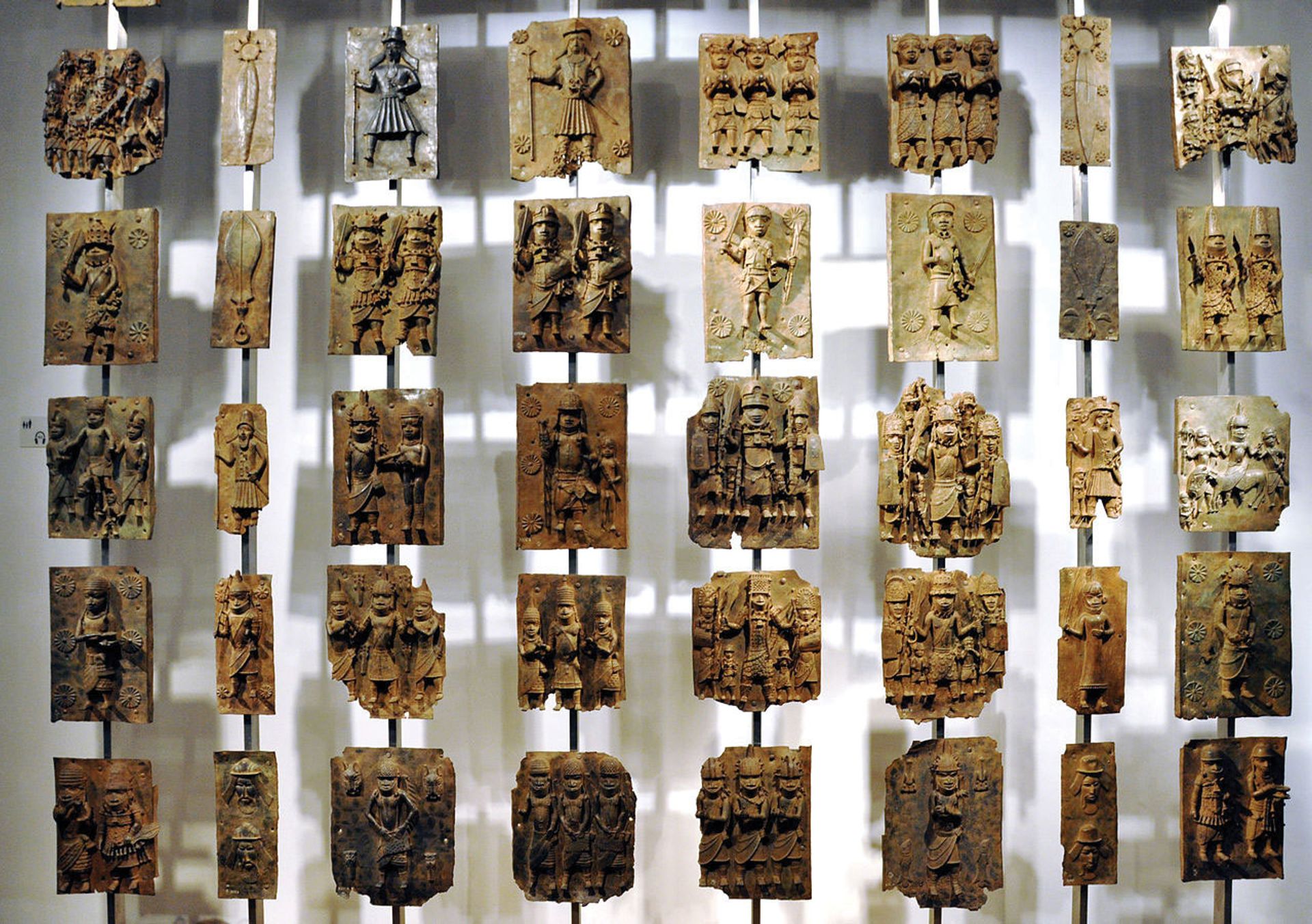 Cast brass plaques, known as “bronzes”, are among around 700 Benin objects in the British Museum’s collection Andreas Praefcke