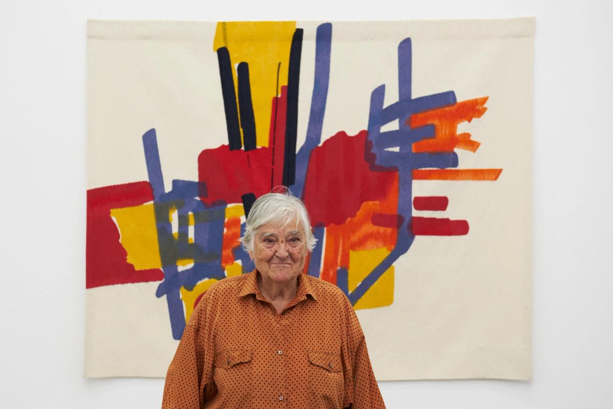 Etel Adnan in 2014. Photo by Patrick Dandy, courtesy of White Cube