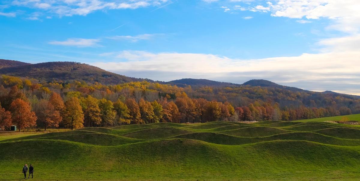 Maya Lin's Wave Hill at Storm King Art Center, where there is a collection of more than 100 carefully sited sculptures and earthworks. Shutterstock