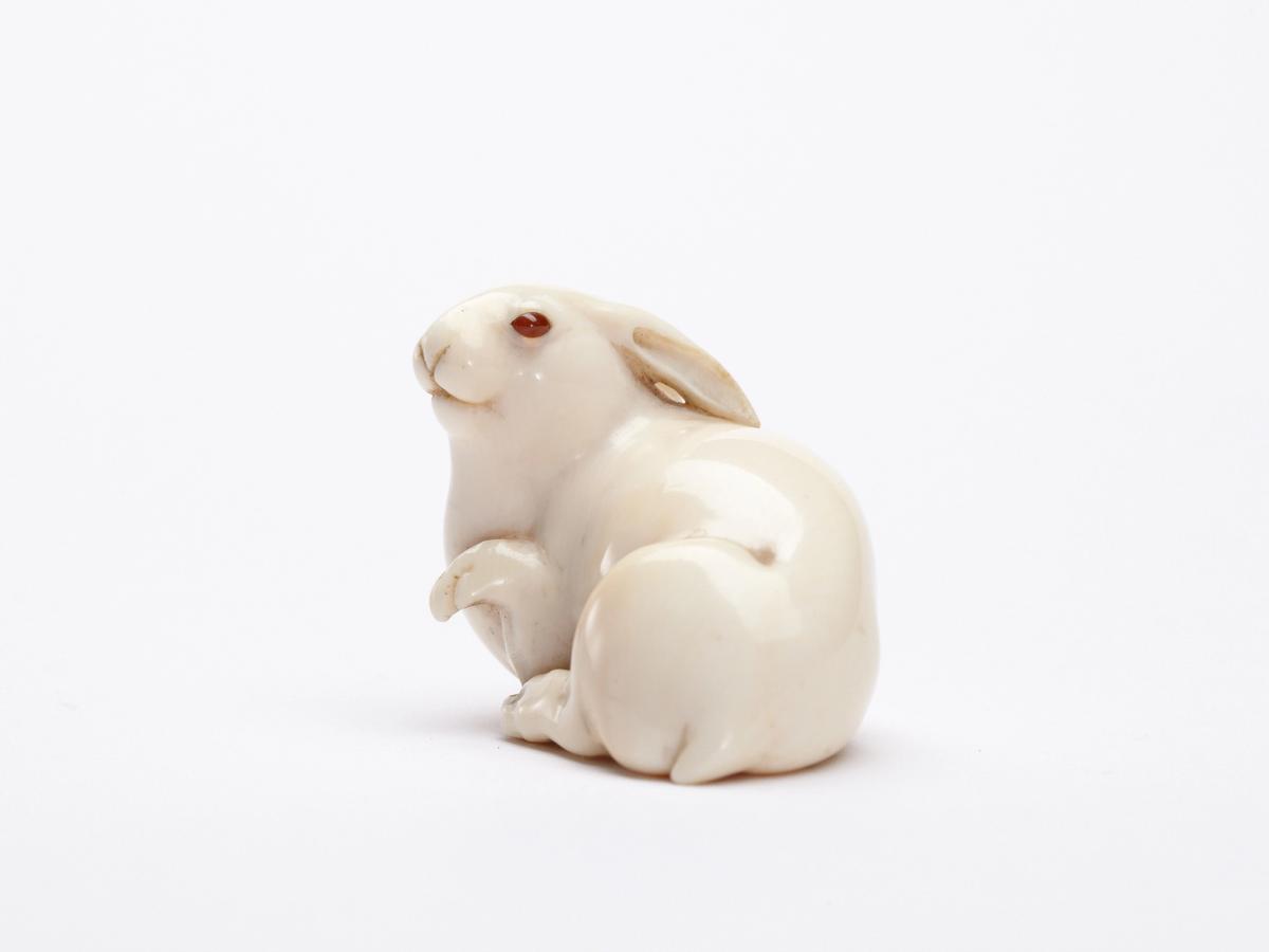 Ivory netsuke of the Hare with Amber Eyes, held in the collection of Edmund de Waal © Lostrobots