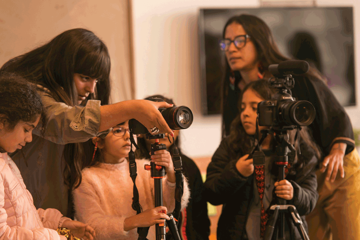Cristina Isabel Rivera Sangame (on left) and Diana Larrea (right) teach the next generation of film-makers at Lima’s Place of Memory, Tolerance and Social Inclusion
Photo: Denisse Ubillus; Courtesy of LUM