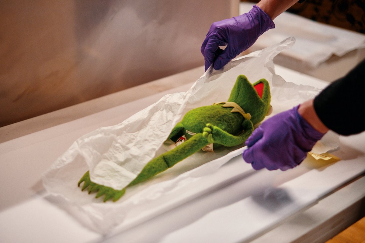 Kermit the Frog,1976-1980, USA, original design by Jim Henson, being packed by the V&A’s Technical Services team ready to move into Young V&A’s Play Gallery © Jamie Stoker / Courtesy of Victoria and Albert
Museum, London