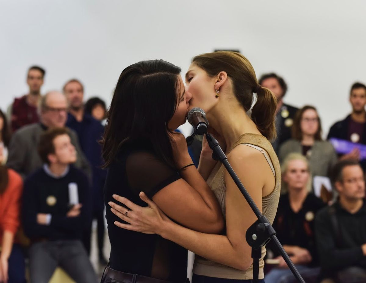 Composition for Mouths (2018) by Oliver Beer, a new performance piece at Independent Brussels © Oliver Beer. Courtesy of Galerie Thaddeus Ropac. Photo: Hugard & Vanoverschelde