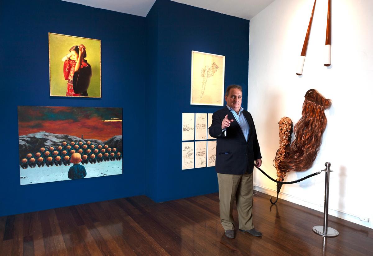James Lisboa is auctioning more than 1,900 works from the collection of ex-Banco Santos president Edemar Cid Ferreira. The works had been conserved and stored by a contemporary art museum, which is now seeking repayment, for the last 14 years. James Lisboa