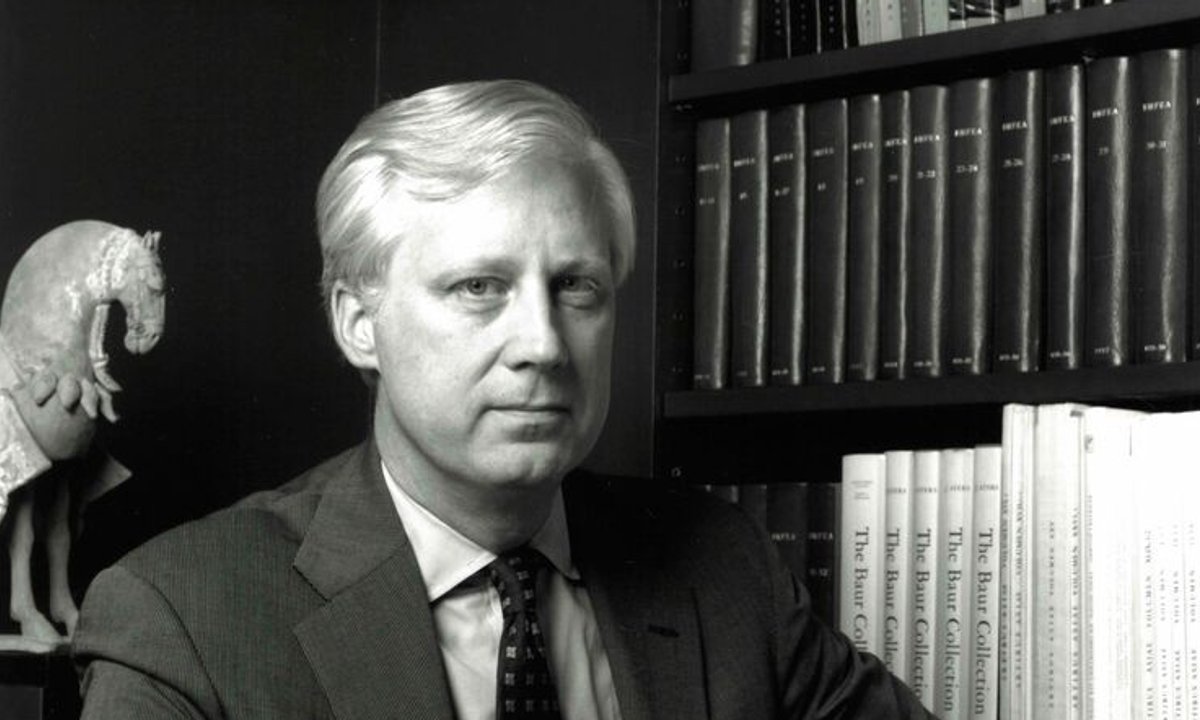 Chinese language artwork supplier James Lally on promoting his gallery’s stock at public sale Chinese language artwork supplier James Lally on promoting his gallery’s stock at public sale