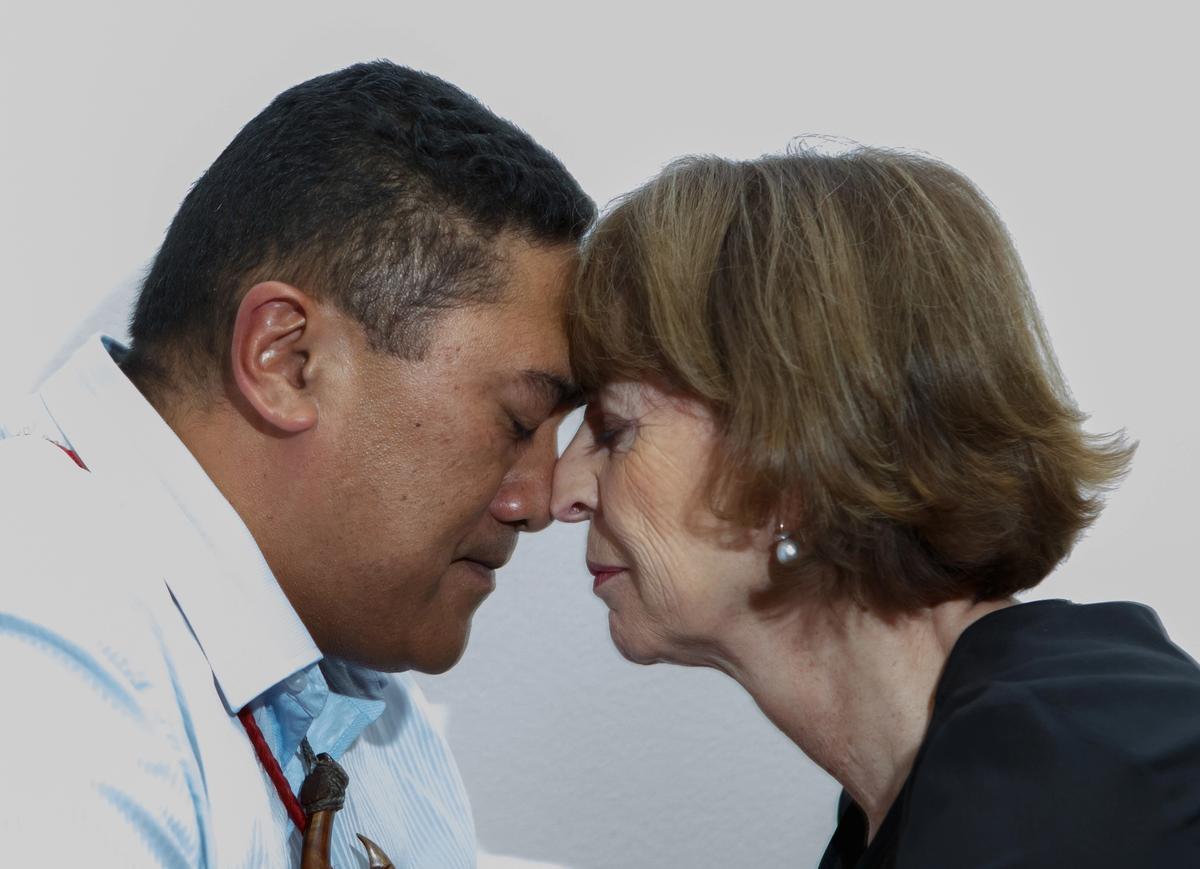Henriette Reker, the mayor of Cologne, sharing a hongi—the traditional Maori form of greeting—with a member of the Museum of New Zealand Te Papa Tongarewa delegation at the transfer ceremony for the skull Rheinisches Bildarchiv / Marion Mennicken, Felix Sandmann