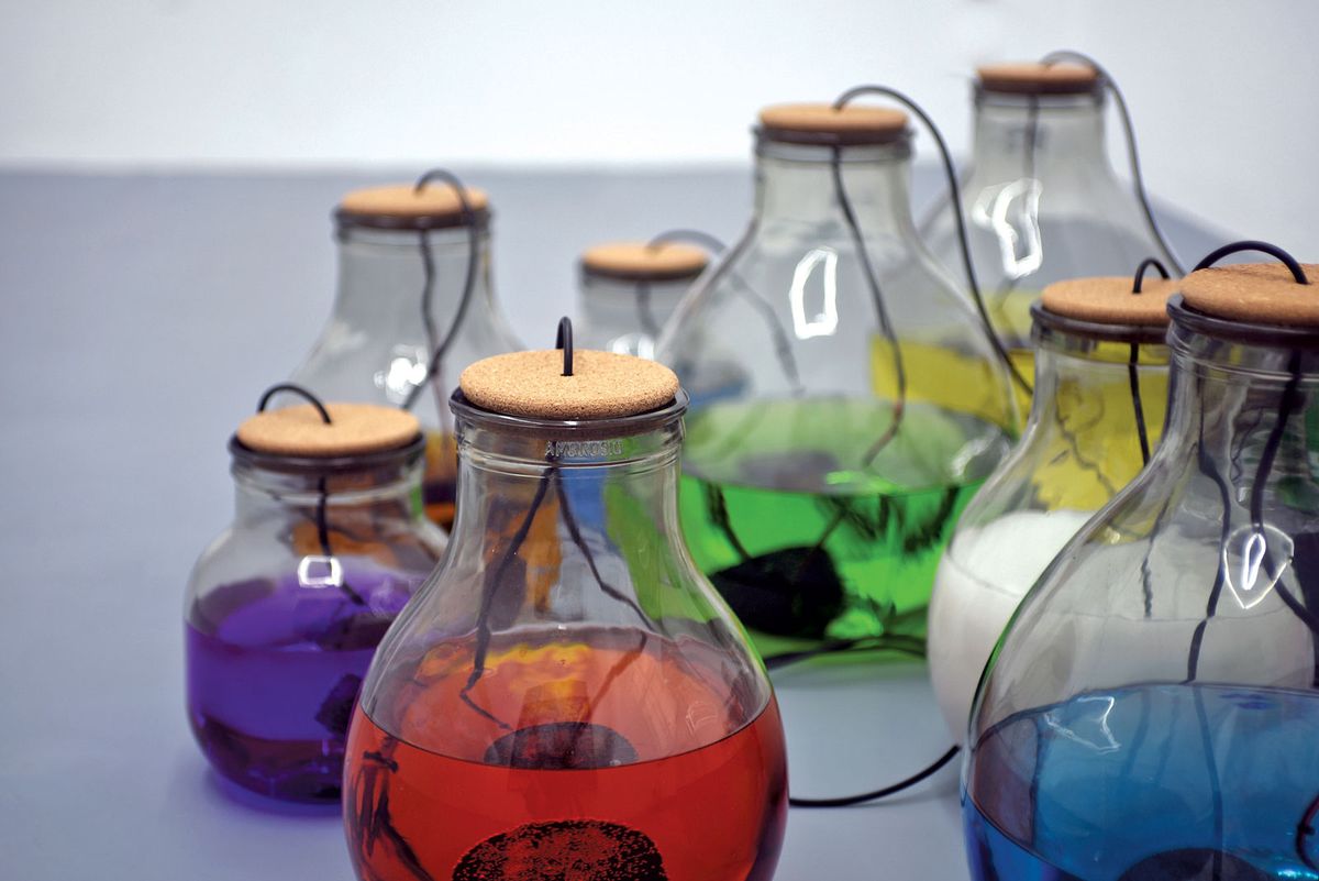 In Roberto Pugliese’s Fluide Propagazioni Alchemiche (2017), a range of liquids generate different sounds Courtesy of the artist and Galerie Mazzoli, Berlin; Photo: R. Malberti