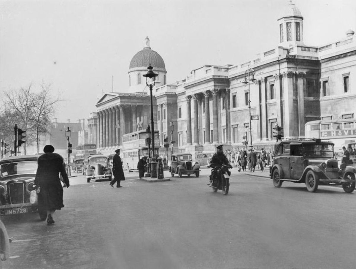 Traffic outside National Gallery during the war, 1941 Courtesy of the Imperial War Museum