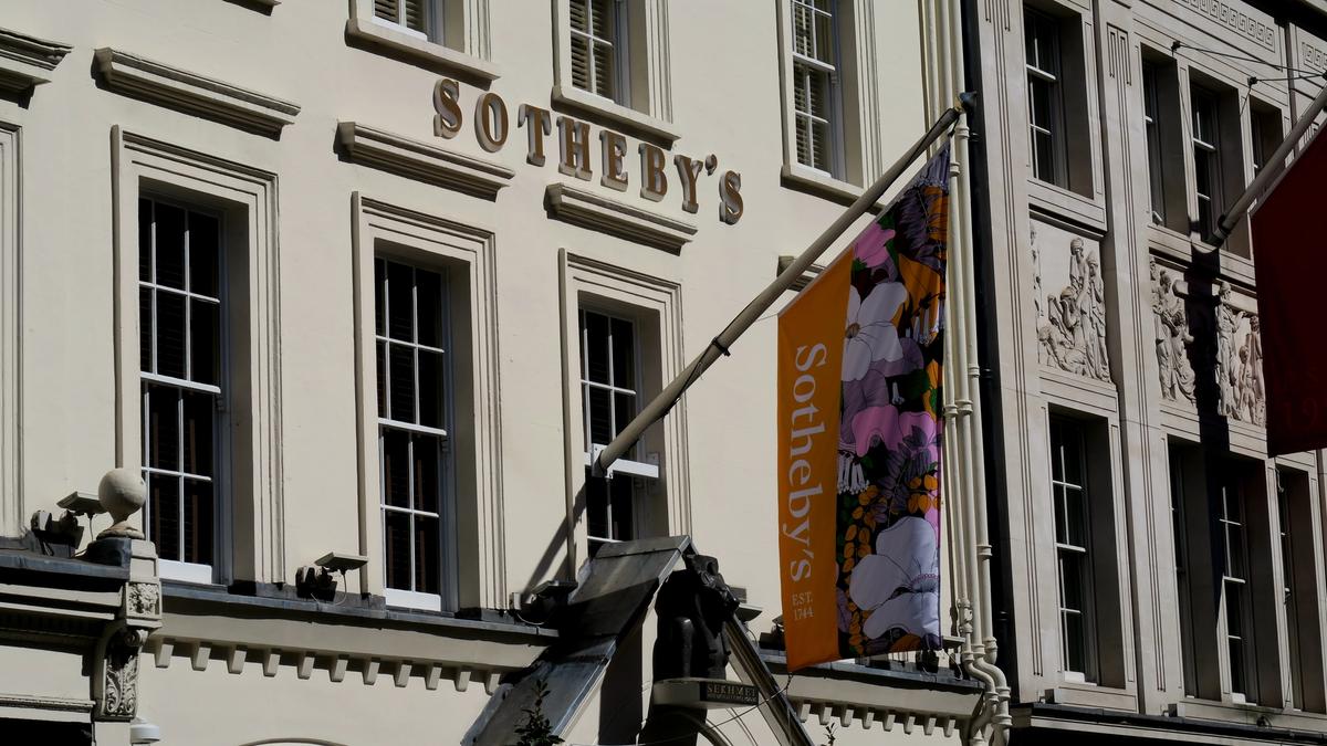 Sotheby's London headquarters on New Bond Street
Photo: Creative Commons