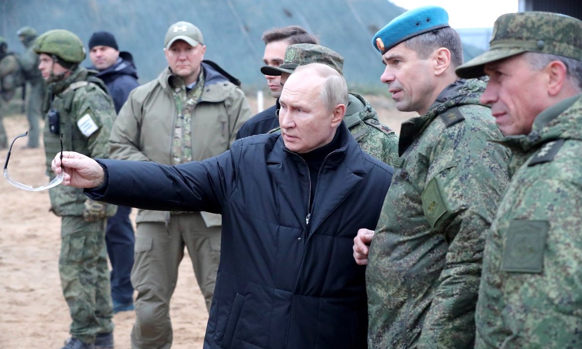 Vladimir Putin’s martial regulation decree has given Russian forces ‘authorized’ cowl to loot artwork in Ukraine Vladimir Putin’s martial regulation decree has given Russian forces ‘authorized’ cowl to loot artwork in Ukraine