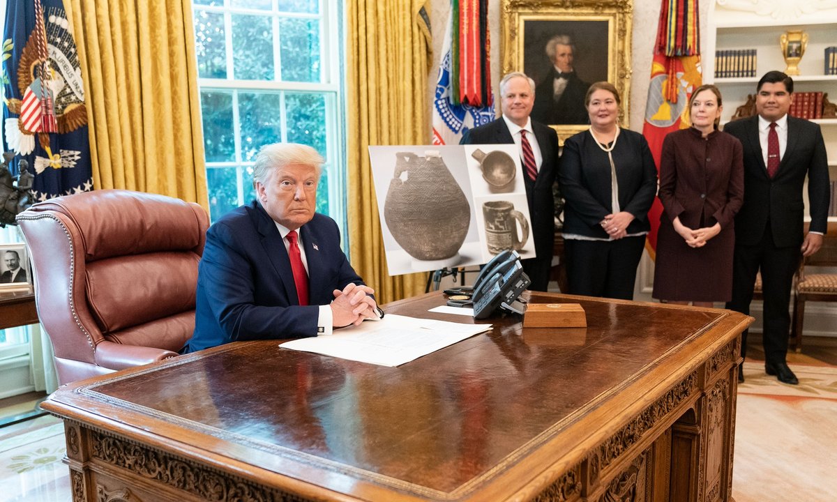 To make up for NEH grants cancelled by Trump, Mellon Foundation gives $15m to US humanities organisations
