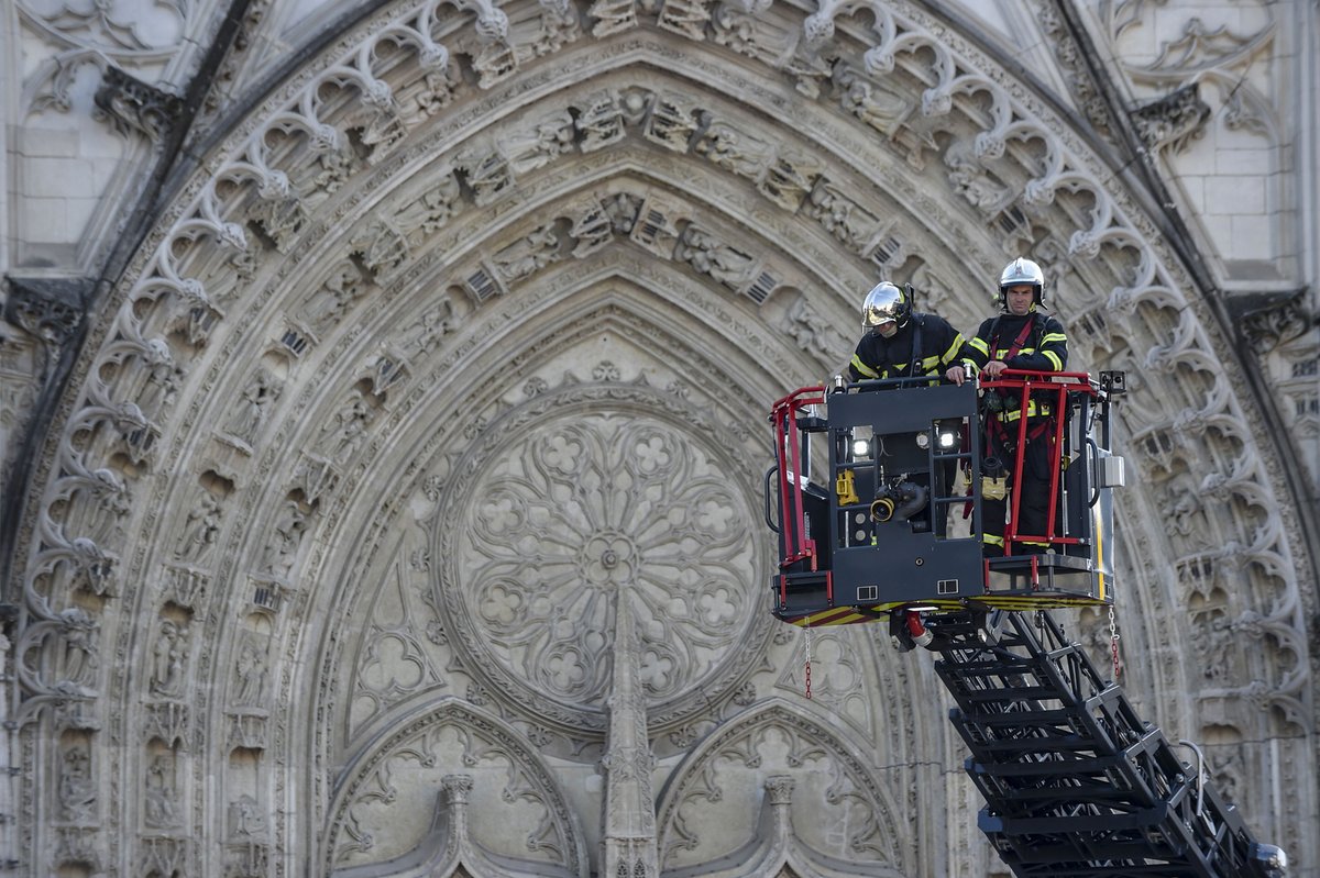 A blaze broke out inside the gothic cathedral of Nantes on 18 July © Sebastien Salom-Gomis/AFP via Getty Images