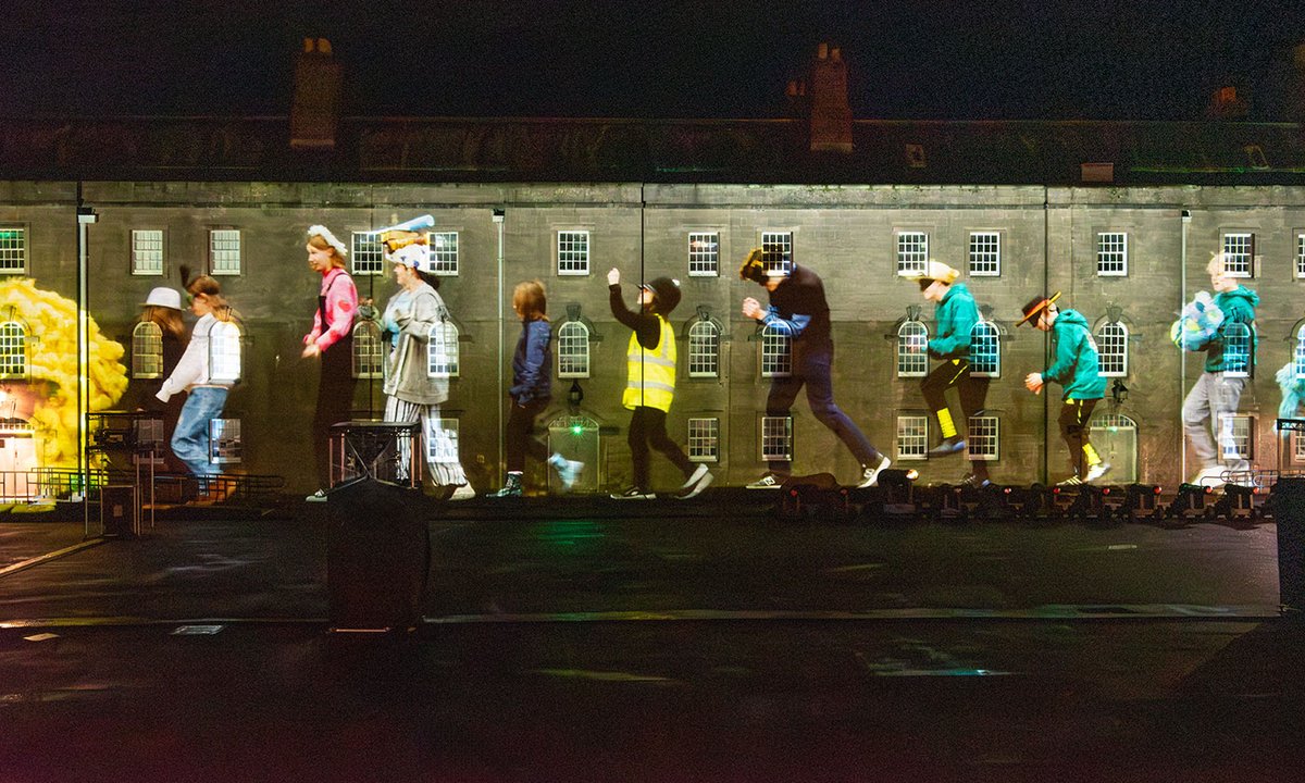 On Parade: Berwick-upon-Tweed communities go up in lights, ten times life size, on historic Hawksmoor building – The Art Newspaper On Parade: Berwick-upon-Tweed communities go up in lights, ten times life size, on historic Hawksmoor building – The Art Newspaper