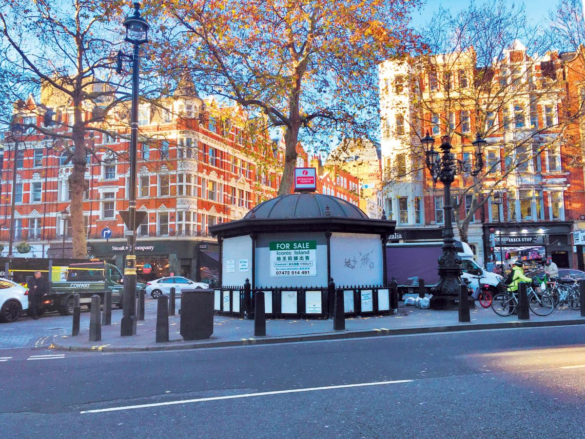 The ticket kiosk, which dates from the 1980s, sits on top of a late Victorian public lavatory close to the NPG and offers a potential 1,500 sq. ft of exhibition space that could stay open later than the main museum © Katherine Hardy