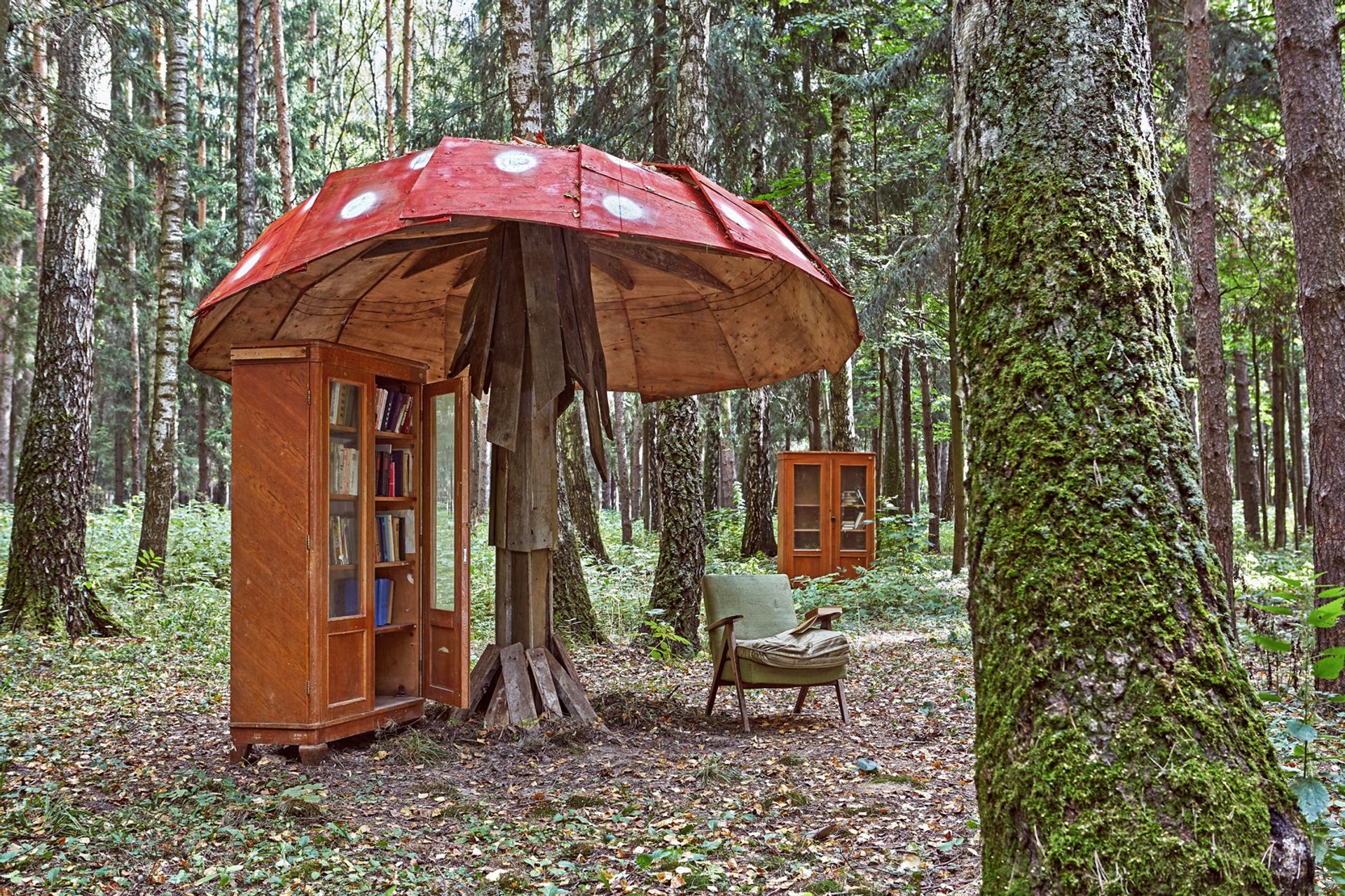 Pavel Pepperstein's Furniture in the Forest ©Jart Gallery