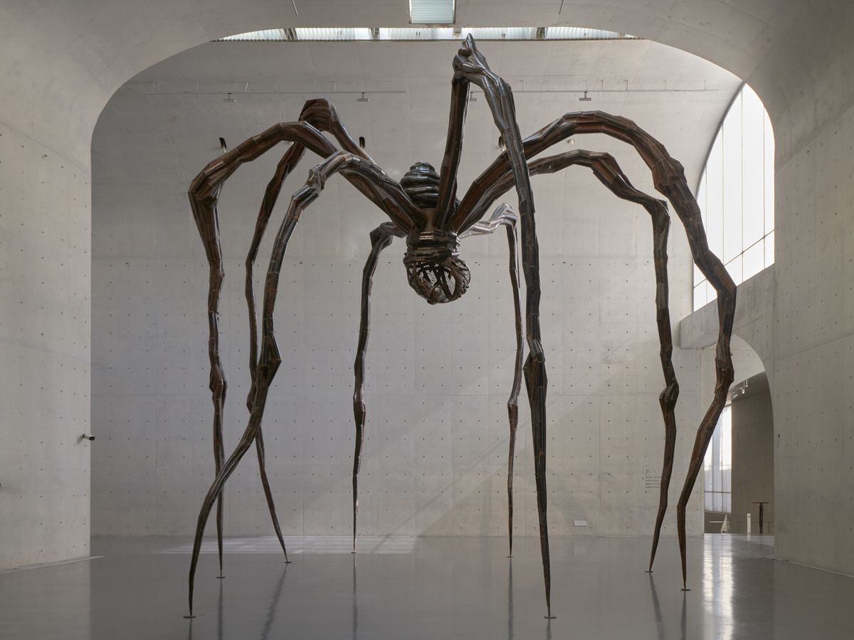 Louise Bourgeois's Maman (1999) is on show at the Long Museum © The Easton Foundation/VAGA (ARS), NY. Photo: Jiaxi  &  zhe. Long  Museum (West  Bund), 2018