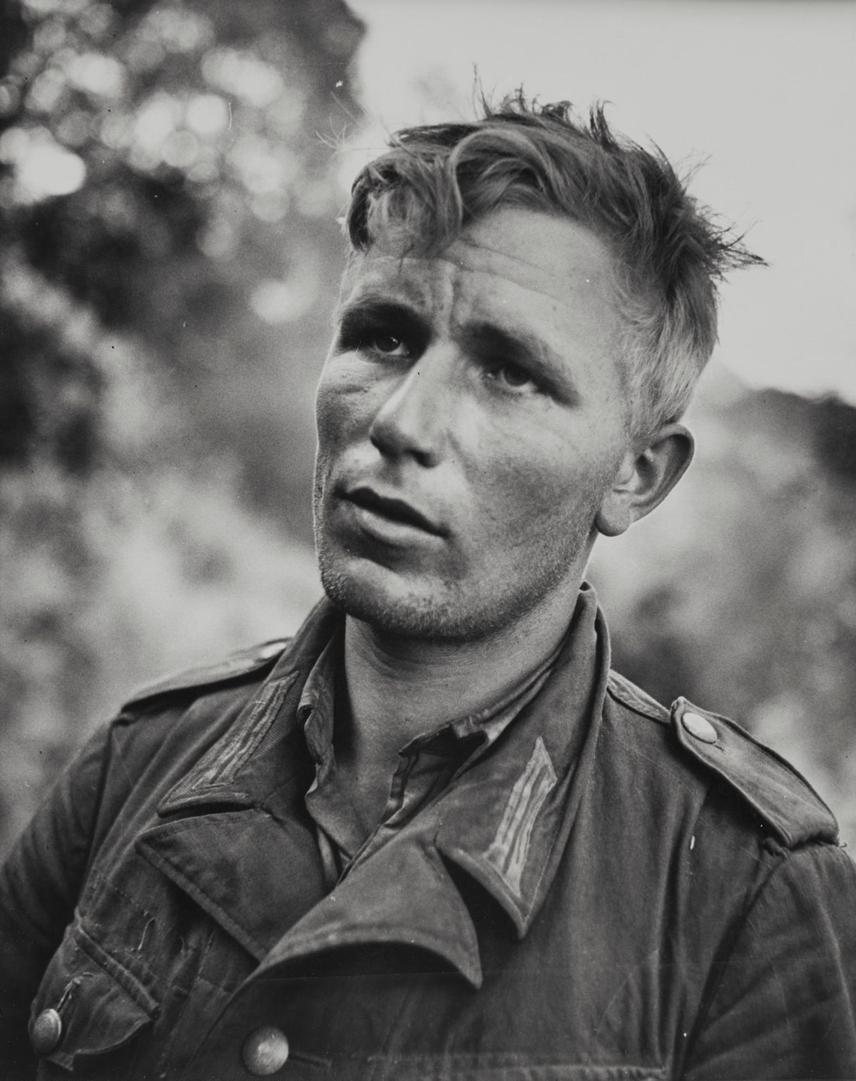 Robert Capa, A German soldier captured by American soldiers, near Nicosia, Italy, July-August, 1943 © Robert Capa © International Center of Photography/Magnum Photos