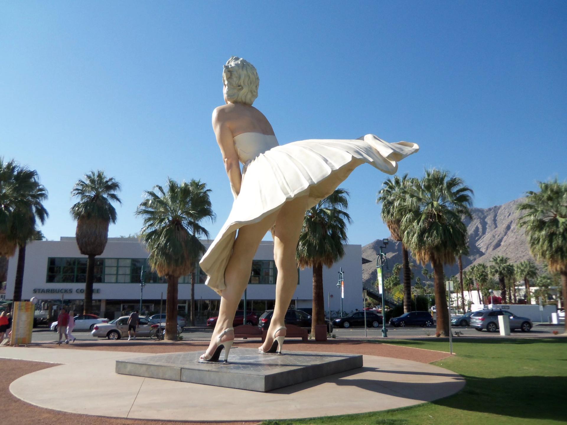 Saucy 26-Foot Marilyn Monroe Statue Causing Uproar in Palm Springs –