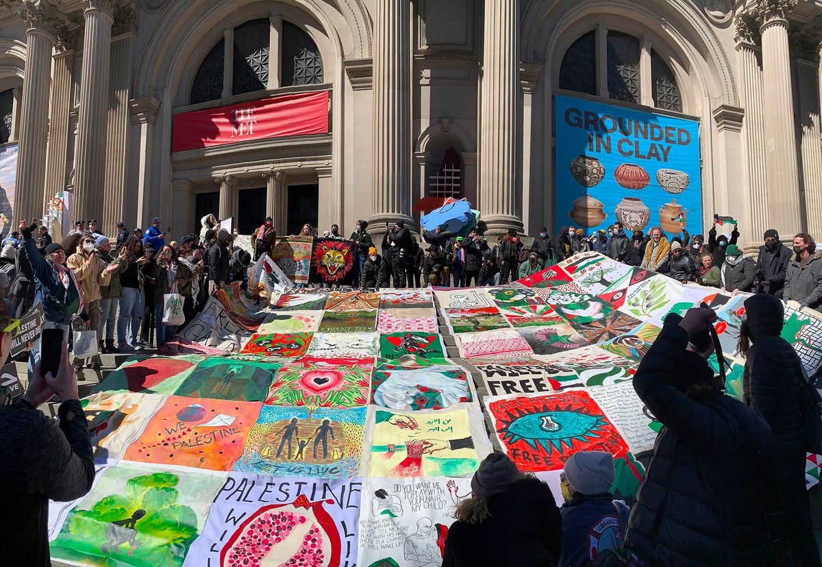 Protesters at the Metropolitan Museum of Art on 24 March hold a pro-Palestine quilt created by the group Hope in the Art World Benjamin Sutton
