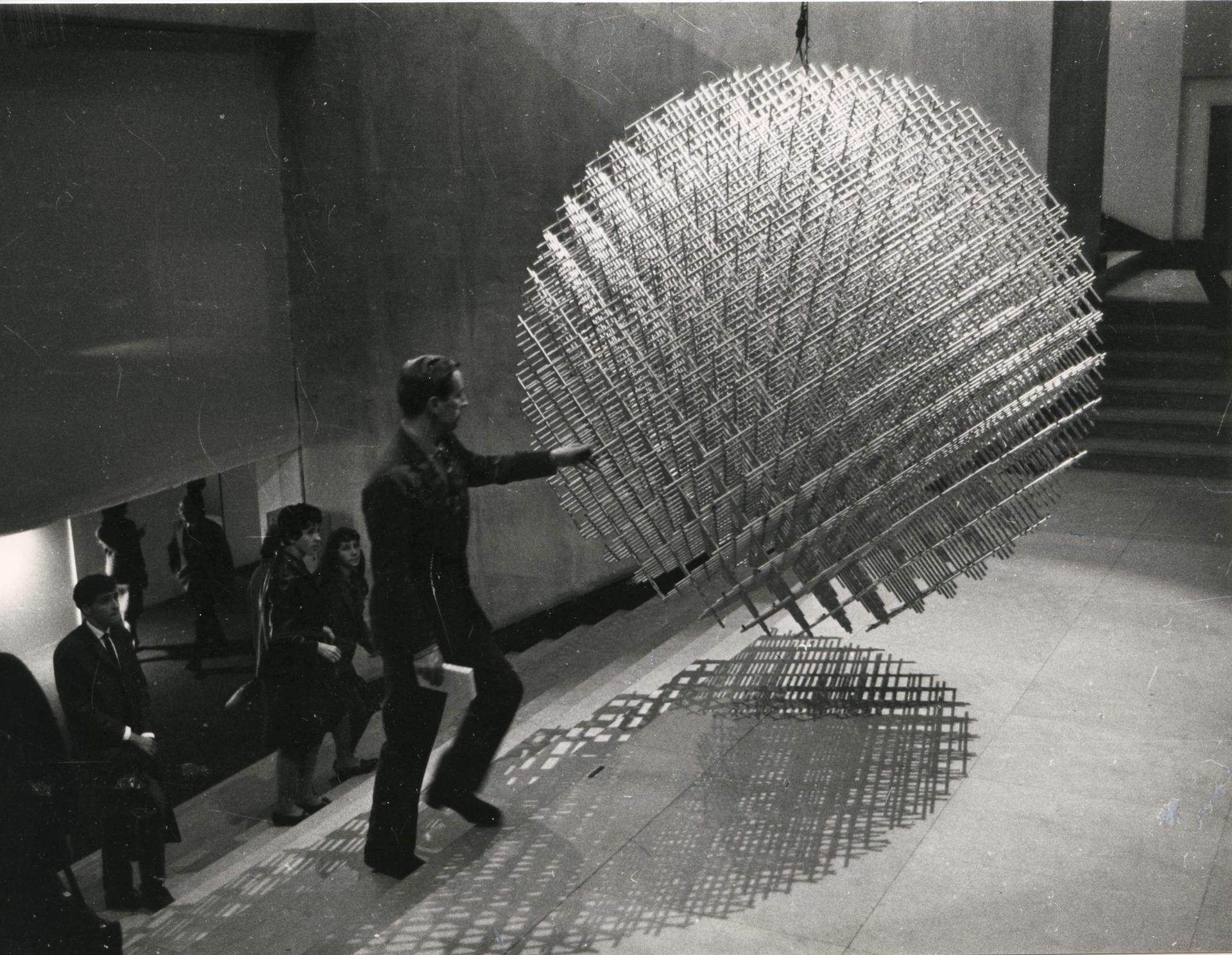 François Morellet, Sphères-trames (Sphere-Weft), 1962, Installation view, IIIe Biennale de Paris, Musée d'Art Moderne de la Ville de Paris, 1963 Courtesy of Studio Morellet