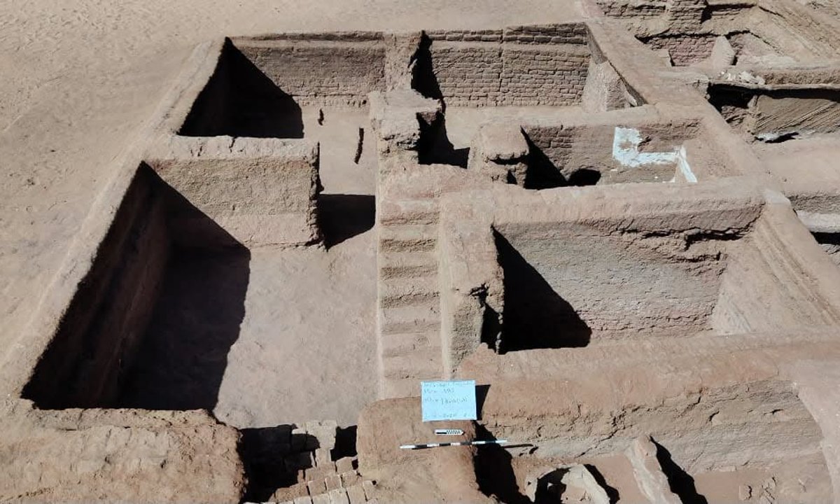 اكتشاف مئات العملات القديمة والشظايا الفخارية المنقوشة في موقع بيزنطي بمصر – جريدة الفن اكتشاف مئات العملات القديمة والشظايا الفخارية المنقوشة في موقع بيزنطي بمصر – جريدة الفن