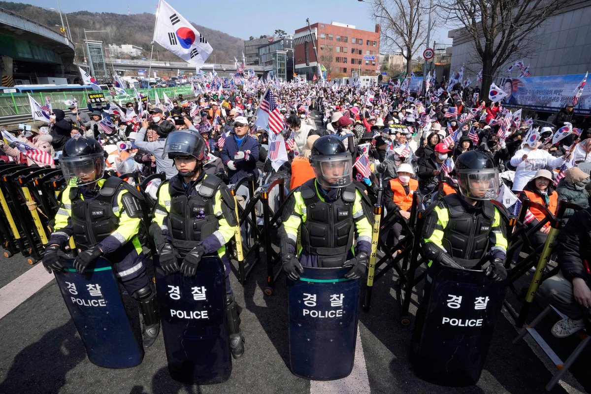 Supporters of the former president Yoon Suk-yeo stage a rally to oppose his impeachment near the presidential residence in Seoul, South Korea, Friday 4 April 2025
Photo: Associated Press / Alamy Stock Photo