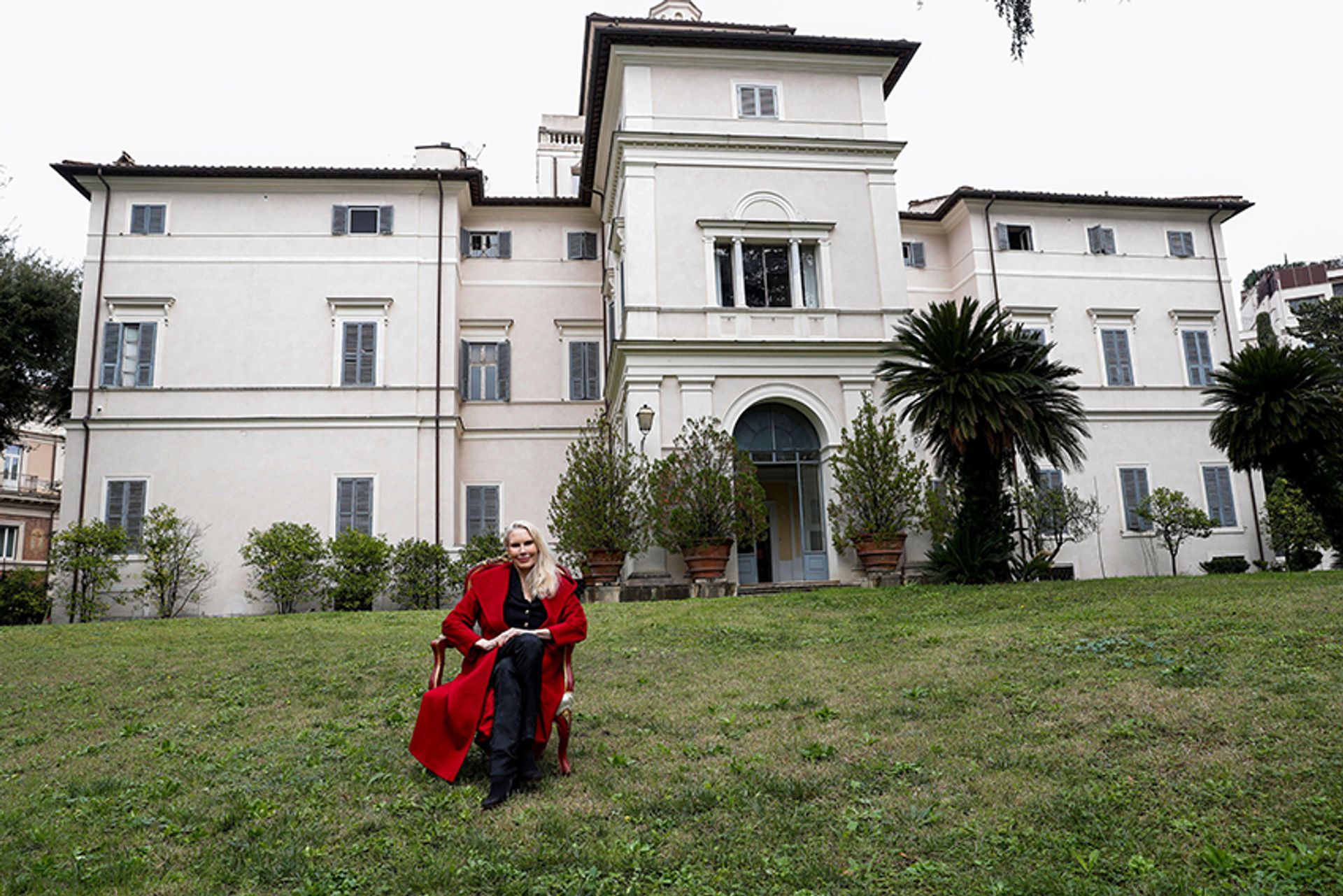 Princess Rita Boncompagni Ludovisi outside Ludovisi Casino also known as Villa Aurora © Reuters/Remo Casilli
