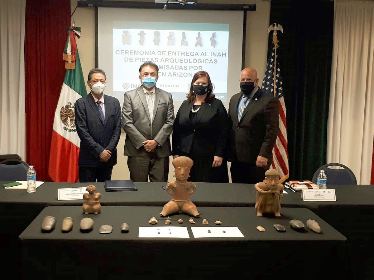 US Homeland Security Investigations (HSI) returned 277 pre-Columbian objects to the Mexican consulate in Nogales, Arizona, in a repatriation ceremony on Tuesday Photo: courtesy of INAH