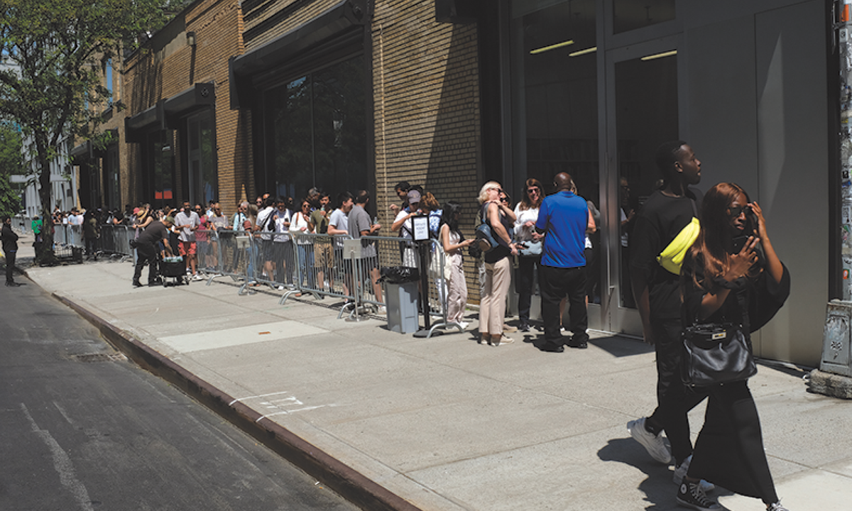 New Kusama NYC Show Draws Lines Down the Block