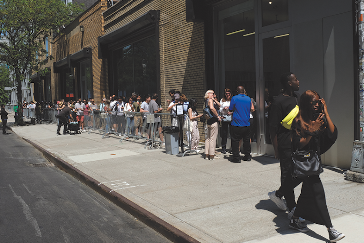 Kusama fans line up outside David Zwirner on West 20th Street for their 60 seconds in infinity

Alex Wroblewski