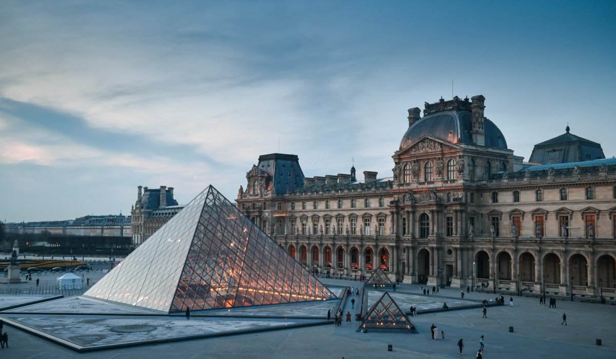 The Louvre reopened its doors Wednesday, but the gilded Apollo Gallery of decorative art remains closed
Photo: Dragoș Asaftei