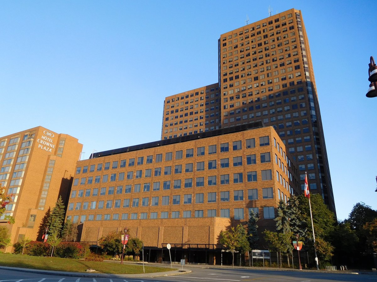 Terrasses de la Chaudière, the complex in Gatineau, Québec, that houses the Crown-Indigenous Relations and Northern Affairs Canada department and its Indigenous Art Centre Photo by Jeangagnon, via Wikimedia Commons