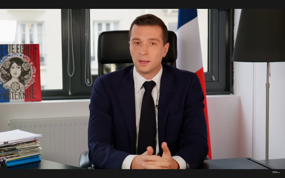 Jordan Bardella, president of France’s Rassemblement National (National Rally, RN) party, makes an address on 17 June with Shepard Fairey’s Marianne: L'action Vaut Plus Que Les Mots (Actions speak louder than words, 2021) behind him

YouTube screenshot / Jordan Bardella
