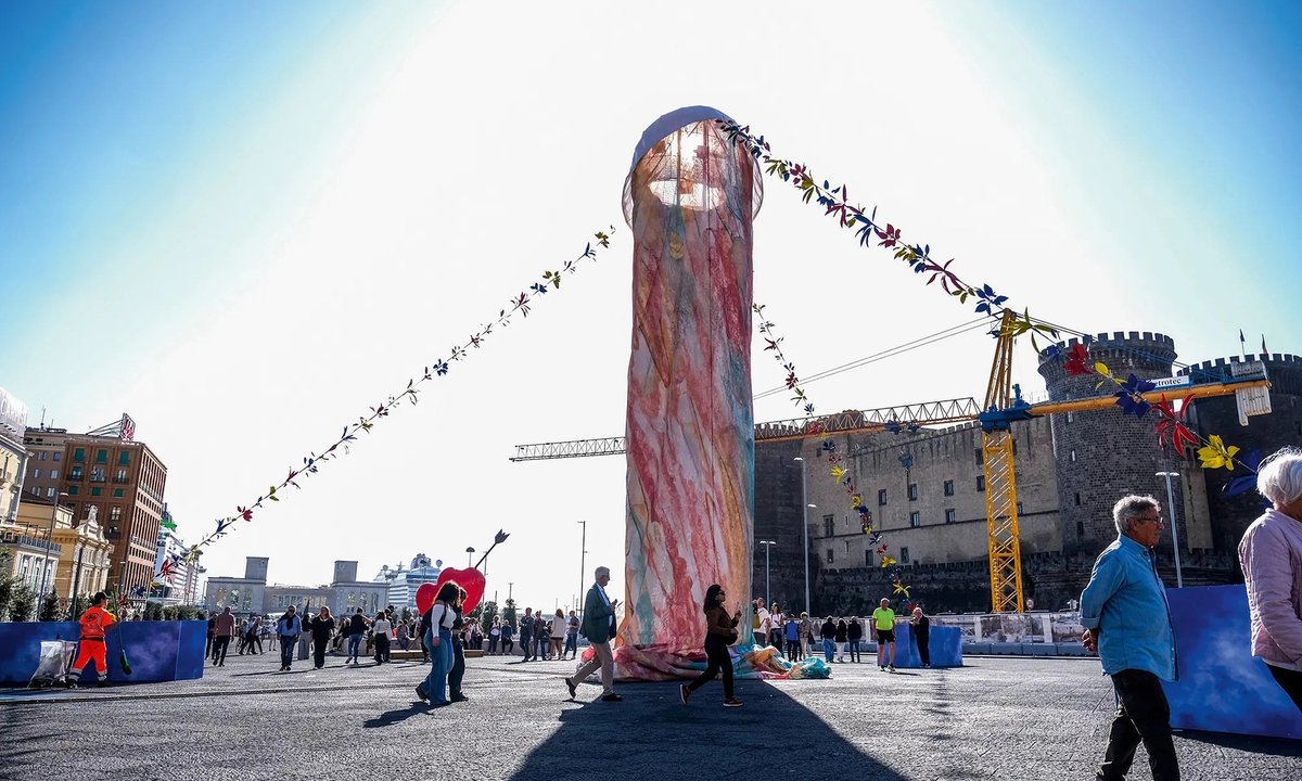 Erection of phallic sculpture in Naples turns heads Erection of phallic sculpture in Naples turns heads