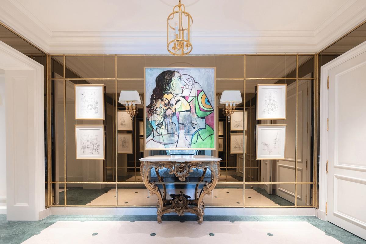 George Condo’s Multicolor Figure Composition (2024) at Le Bristol in Paris © Franck Bohbot