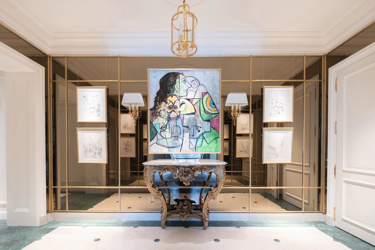 George Condo’s Multicolor Figure Composition (2024) at Le Bristol in Paris © Franck Bohbot