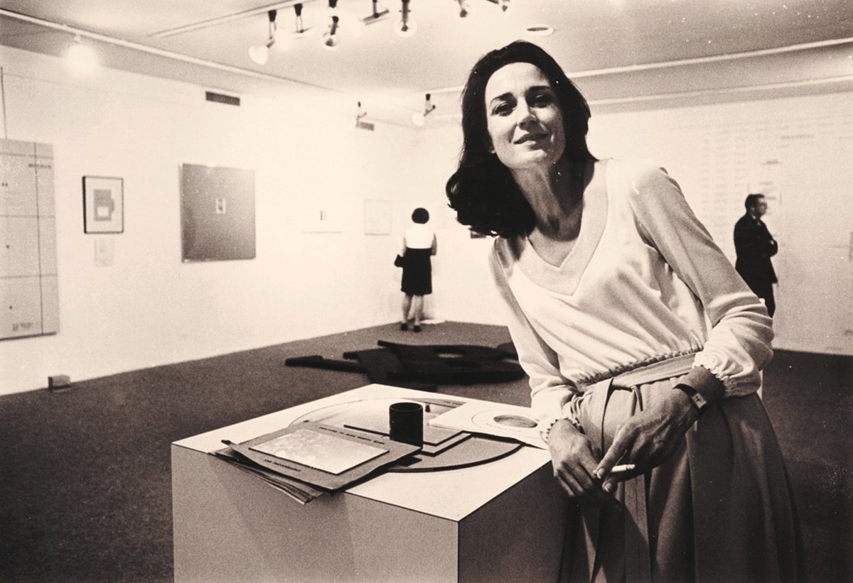 “That’s how I operated. If I believed in the artist, I trusted him”: Dwan in her New York gallery in 1969
Photo: Dwan Gallery records; Archives of American Art, Smithsonian Institution