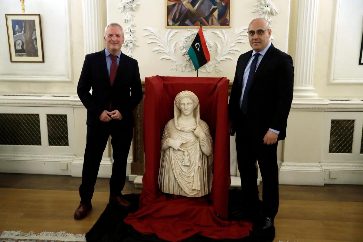 British Museum's Peter John Higgs, left, with Mohamed Elkoni, the Charge d'Affaires of the Libyan embassy, next to a 2nd century BC funerary statue from the ancient Greek city of Cyrene.
Photo: Associated Press / Alamy Stock Photo