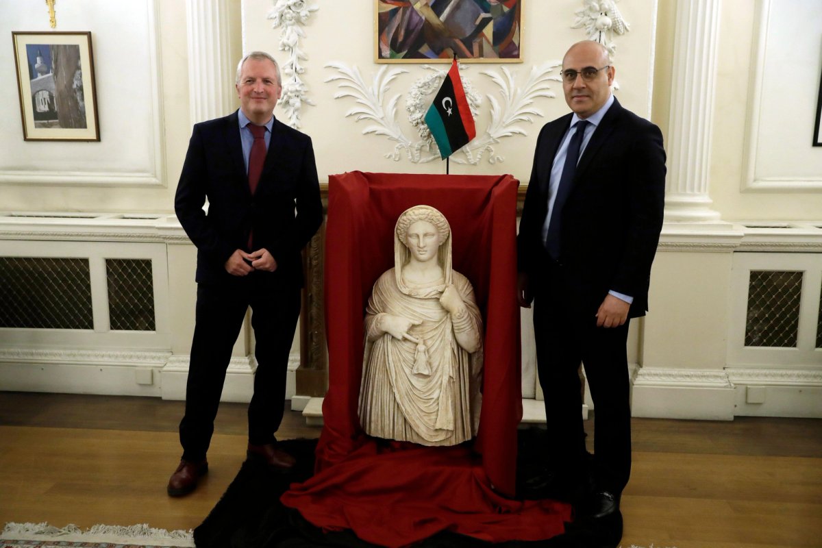 British Museum's Peter John Higgs, left, with Mohamed Elkoni, the Charge d'Affaires of the Libyan embassy, next to a 2nd century BC funerary statue from the ancient Greek city of Cyrene.
Photo: Associated Press / Alamy Stock Photo