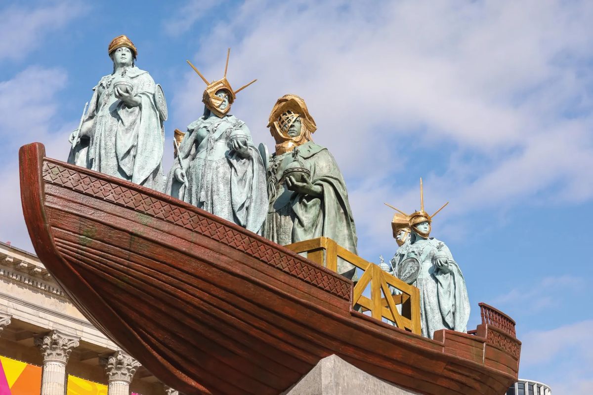 Hew Locke's Foreign Exchange Photo: Shaun Fellows. Courtesy of Birmingham 2022 Festival and Ikon