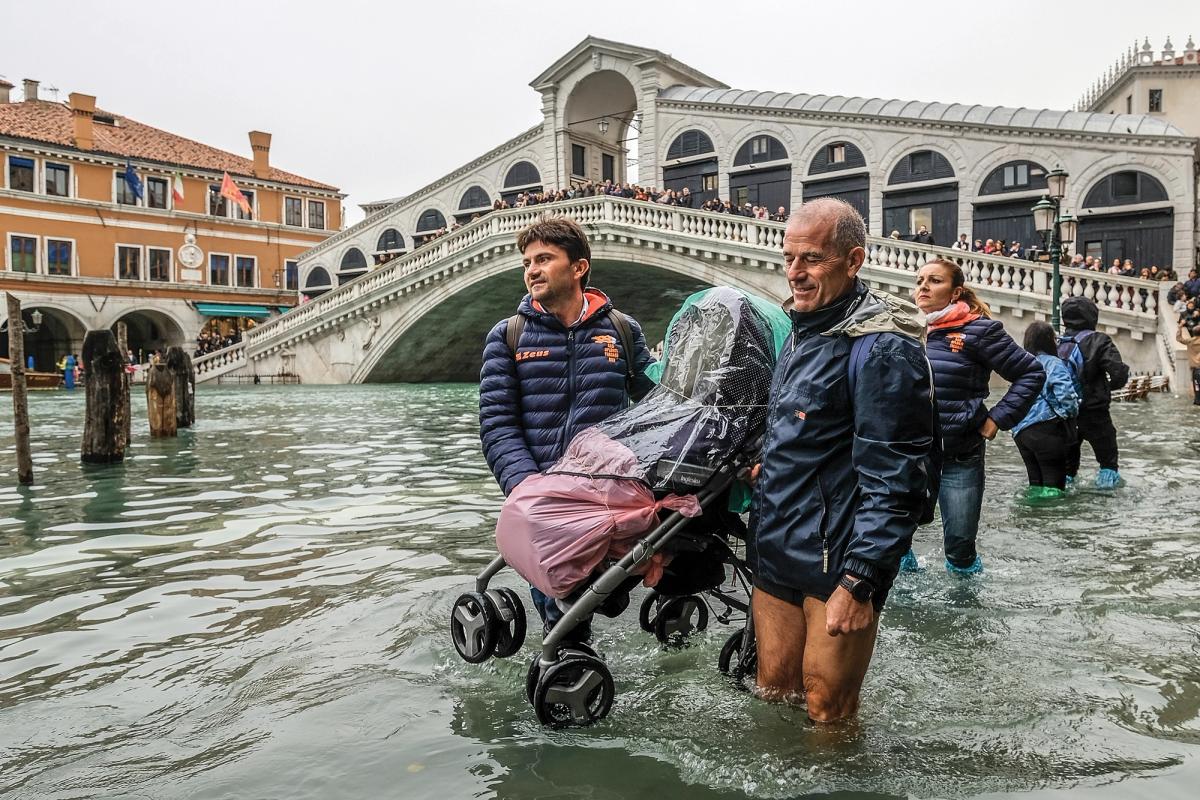Due to the exceptional level of the high tide that reached 156cm some museums closed © Stefano Mazzola/Awakening/Getty Images