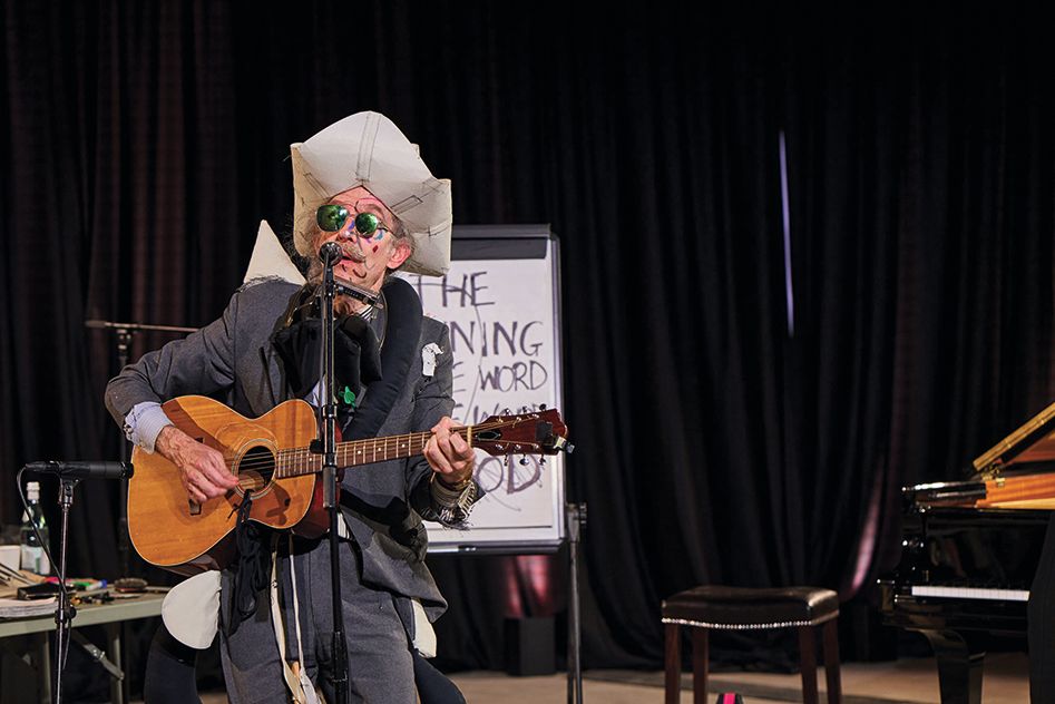 Martin Creed performing at Hauser & Wirth Los Angeles, 2022

Photo: Mario de Lopez; © Martin Creed, All Rights Reserved, DACS


