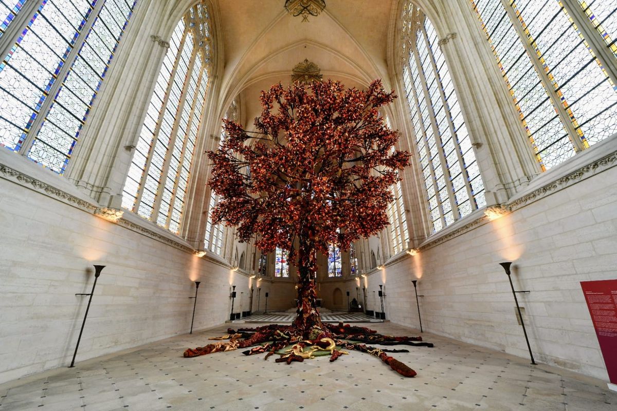 Joana Vasconcelos's Tree of Life (2023), a site-specific sculpture commissioned for the Gothic chapel of the Château de Vincennes in Paris © Didier Plowy for CMN